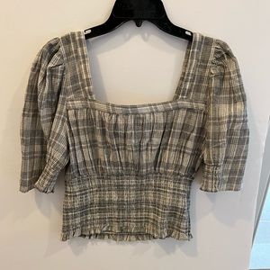 Universals thread womens top. Nwot Gray and white. Size m